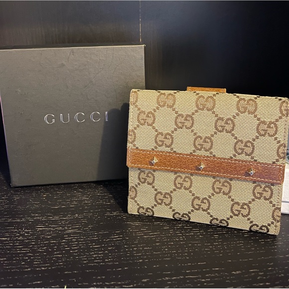 Gucci Brown GG Mono Compact Wallet - Picture 1 of 10